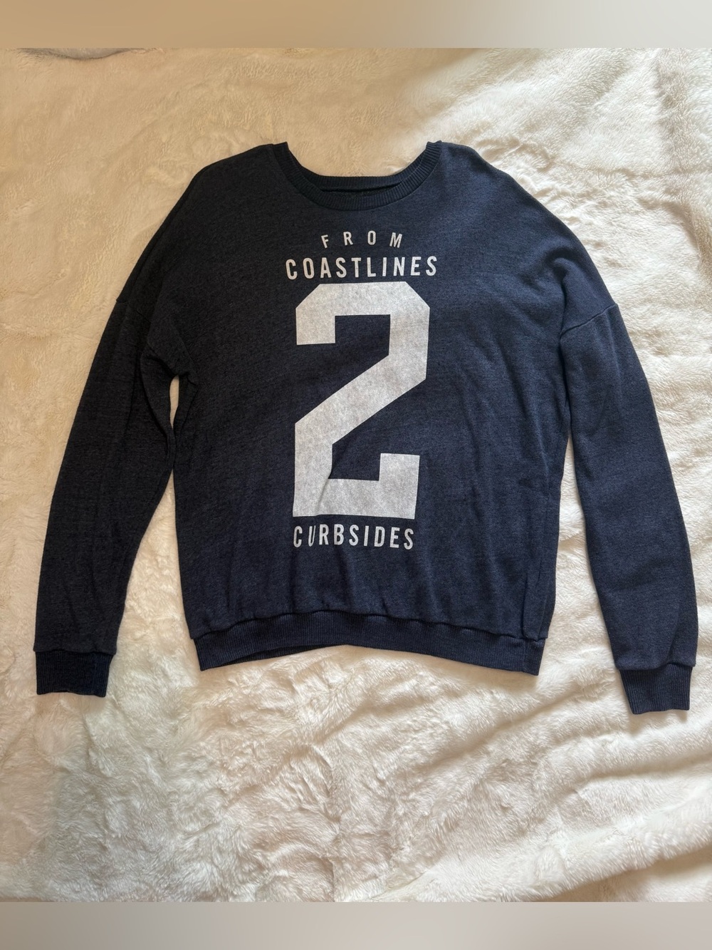 Hollister Women’s Oversized Navy Graphic Crewneck Pullover
